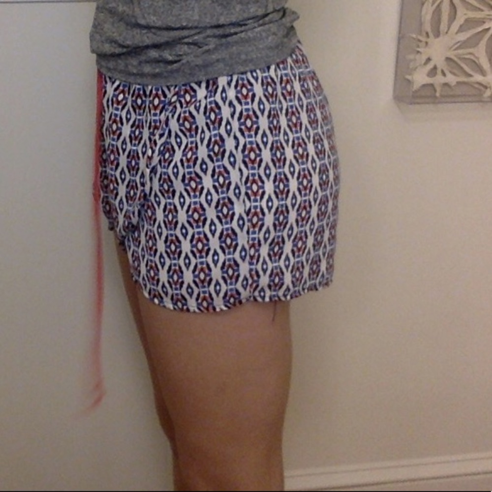 Patterns draw string shorts - Picture 3 of 5